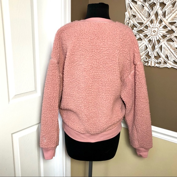 ⭐️ Victoria’s Secret PINK Sherpa Crew Sweatshirt in Damsel Pink EXTRA SMALL - Picture 9 of 16